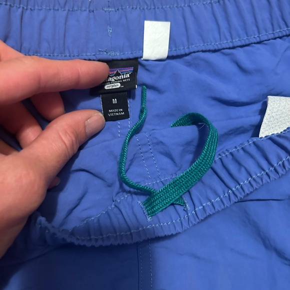 Women’s Patagonia barely baggies 2 1/2” - Picture 3 of 4